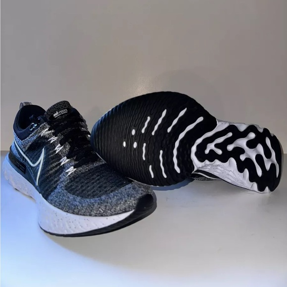 Nike React Infinity Run Flyknit 2 - Men’s Size 9 - Picture 2 of 3